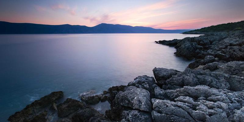 电动汽车充电桩接线端子热管理全解析：材料选型与性能优化指南